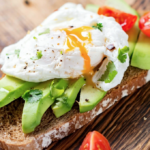 Avocado Toast im Lycka Café in Meilen.